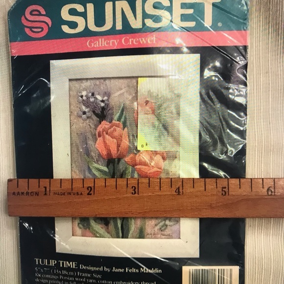 Sunset Gallery Crewel 16017 Tulip Time Kit New 5 x 7 " - Picture 3 of 6